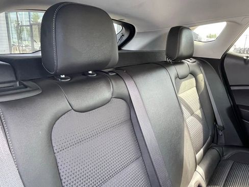 Used 2025 Chevrolet Trax LT FWD image 24