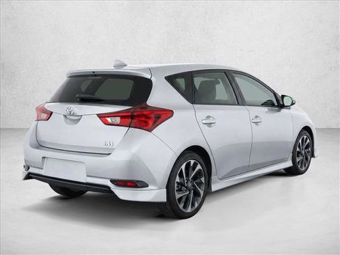 Used 2017 Toyota Corolla iM FWD image 7