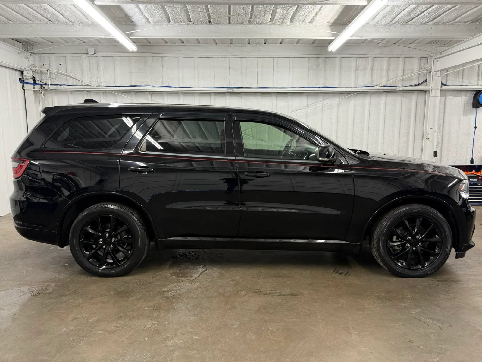 Used 2017 Dodge Durango R/T w/ Technology Group AWD/4WD image 3