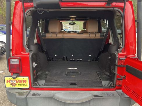 Used 2017 Jeep Wrangler Unlimited Rubicon w/ Connectivity Group image 9