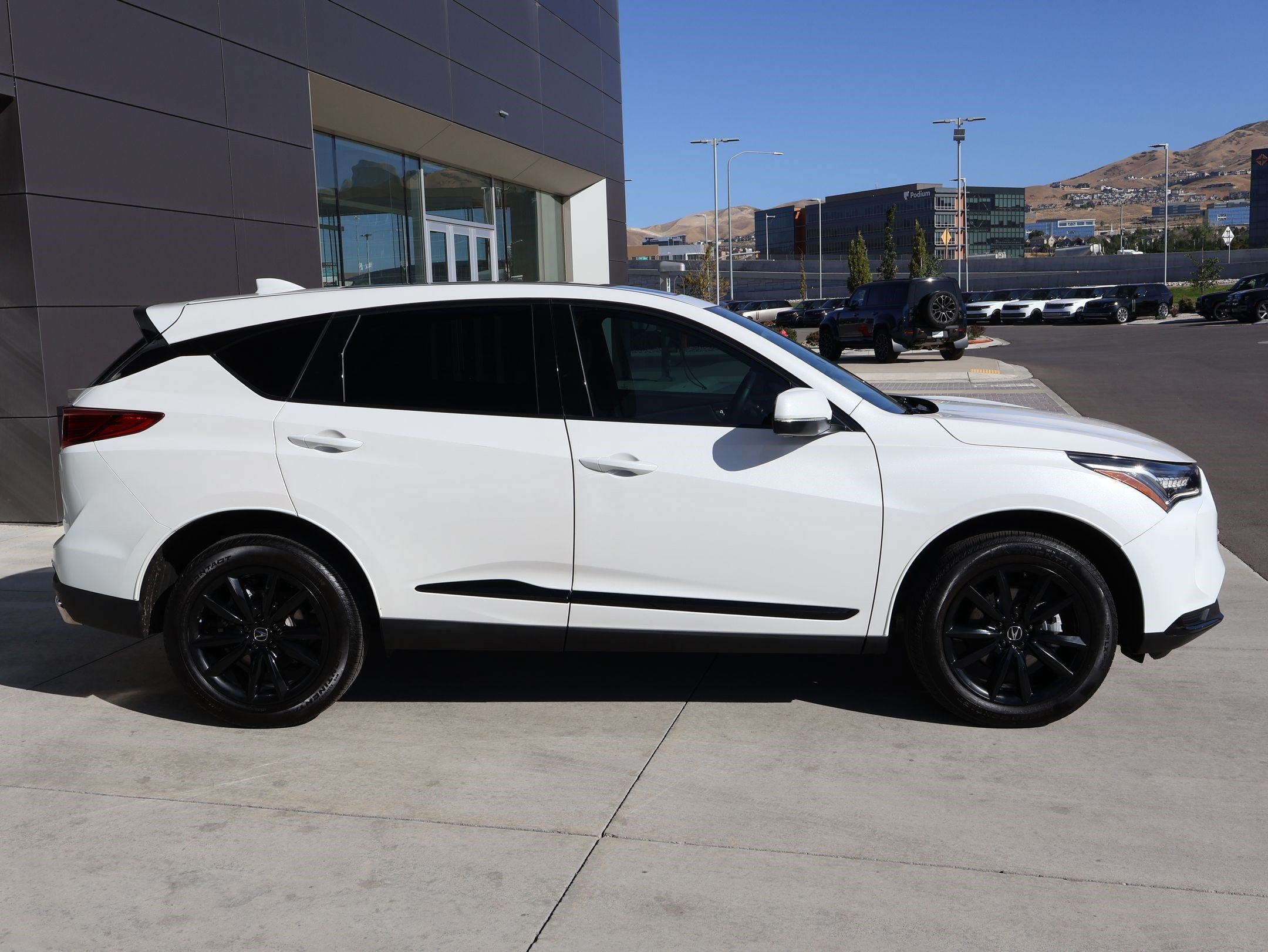 Used 2025 Acura RDX SH-AWD image 4
