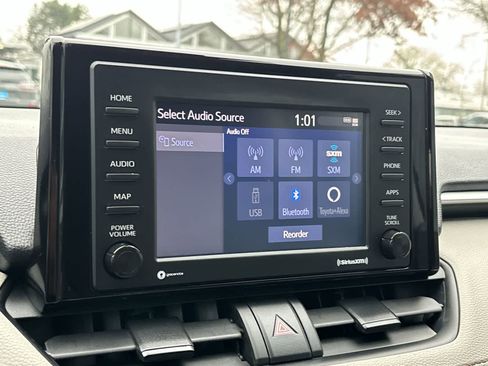 Used 2022 Toyota RAV4 XLE image 17