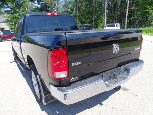 Used 2021 RAM 1500 4x4 Crew Cab Classic SLT w/ Luxury Group image 8