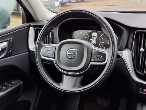 Used 2018 Volvo XC60 T5 Momentum w/ Vision Package AWD/4WD image 7