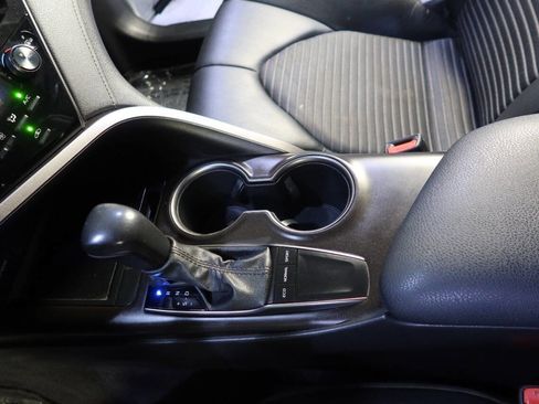 Used 2022 Toyota Camry SE image 32