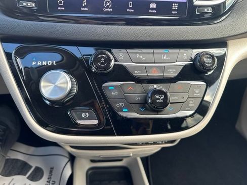 Used 2023 Chrysler Pacifica Touring-L FWD image 22