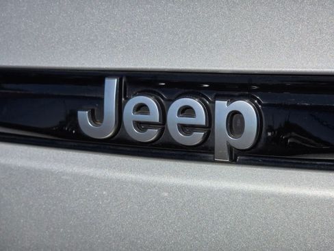 Used 2022 Jeep Grand Cherokee Summit w/ Luxury Tech Group V RWD image 13