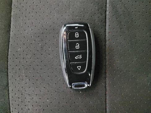 Used 2019 Ford Explorer XLT w/ Equipment Group 202A image 32