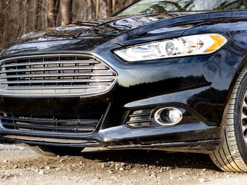 Used 2016 Ford Fusion Titanium image 2