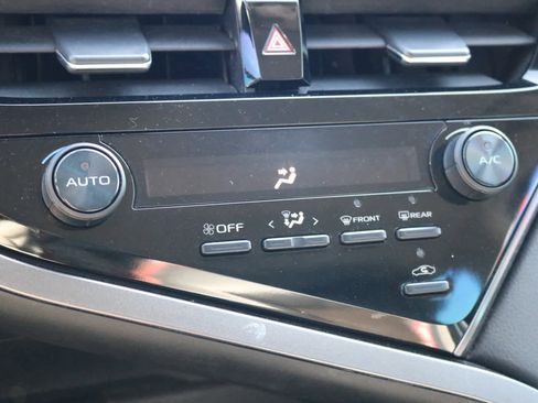 Used 2021 Toyota Camry SE FWD image 17