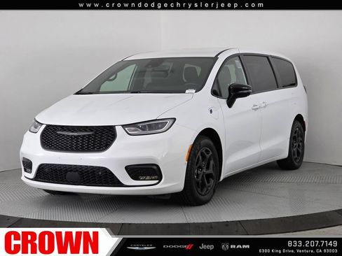 Used 2024 Chrysler Pacifica Limited FWD image 3