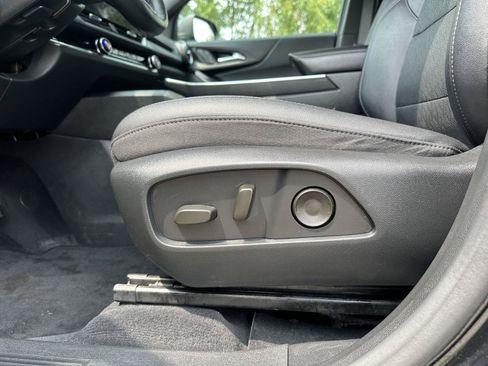 Used 2025 Chevrolet Equinox LT w/ Convenience Package II FWD image 20