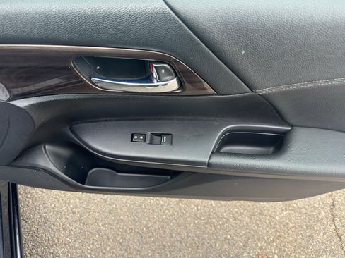 Used 2017 Honda Accord EX-L image 29