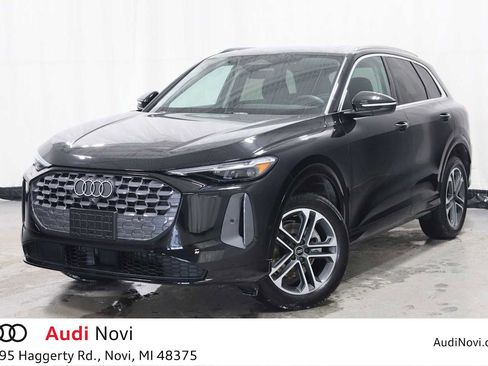 Certified 2025 Audi Q5 Premium Plus w/ Premium Plus image 1