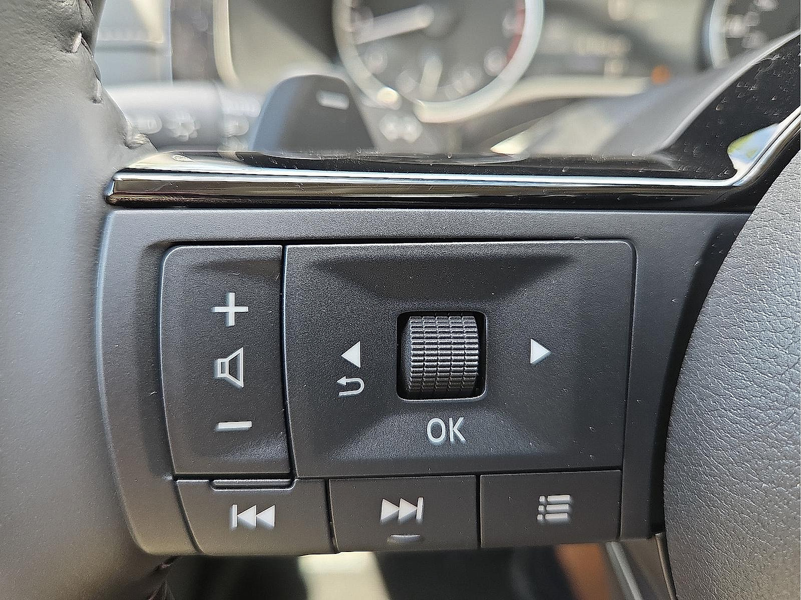Used 2025 Nissan Pathfinder SL w/ SL Premium Package FWD image 20