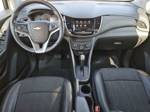 Used 2022 Chevrolet Trax LT w/ LT Convenience Package image 7