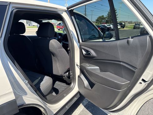 Used 2026 Chevrolet Trax RS FWD image 40