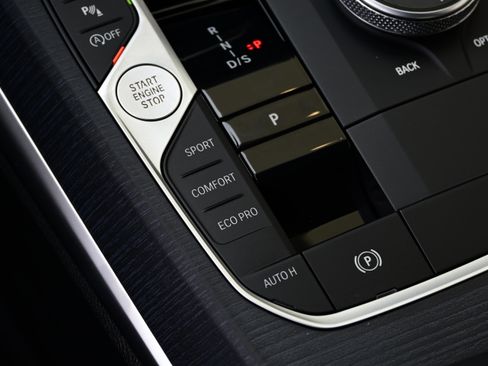 Used 2025 BMW 430i Coupe w/ M Sport Package image 19