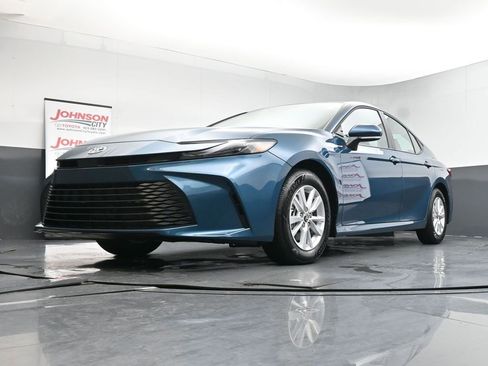 Used 2026 Toyota Camry LE image 37