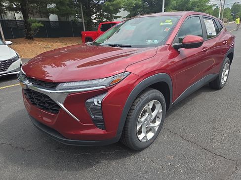 Used 2024 Chevrolet Trax LS w/ LS Convenience Package FWD image 7
