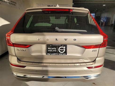 Certified 2023 Volvo XC60 B5 Ultimate w/ Climate Package image 5