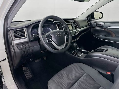 Used 2019 Toyota Highlander LE image 9