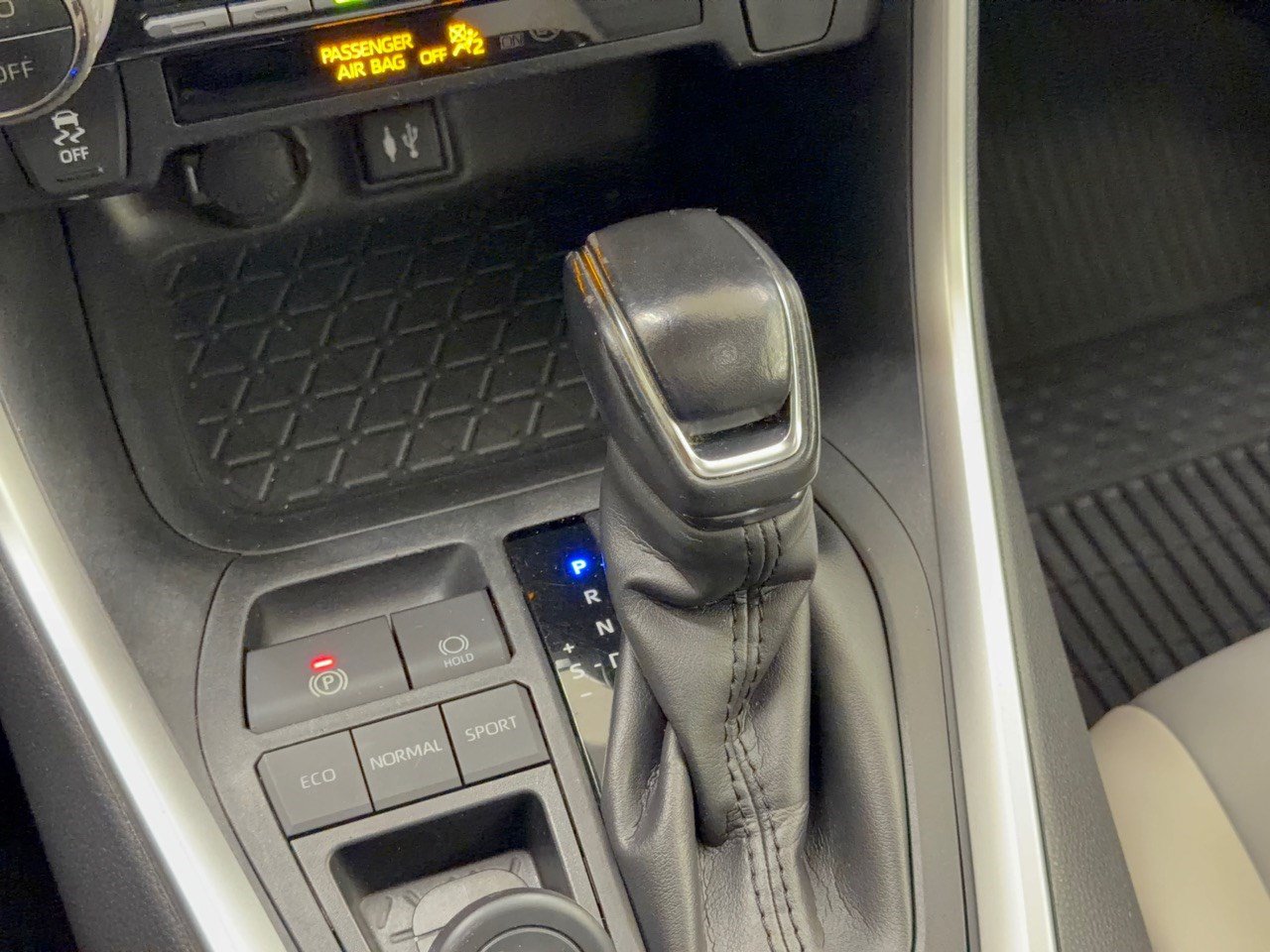Used 2019 Toyota RAV4 XLE Premium FWD image 21