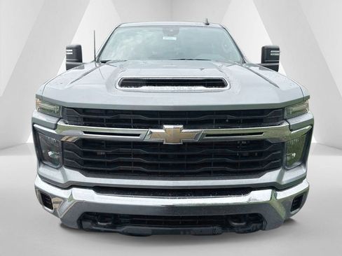 Used 2024 Chevrolet Silverado 2500 LT AWD/4WD image 2