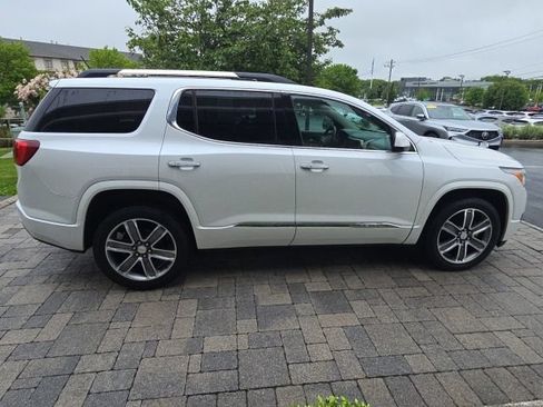 Used 2018 GMC Acadia Denali w/ Technology Package AWD/4WD image 10