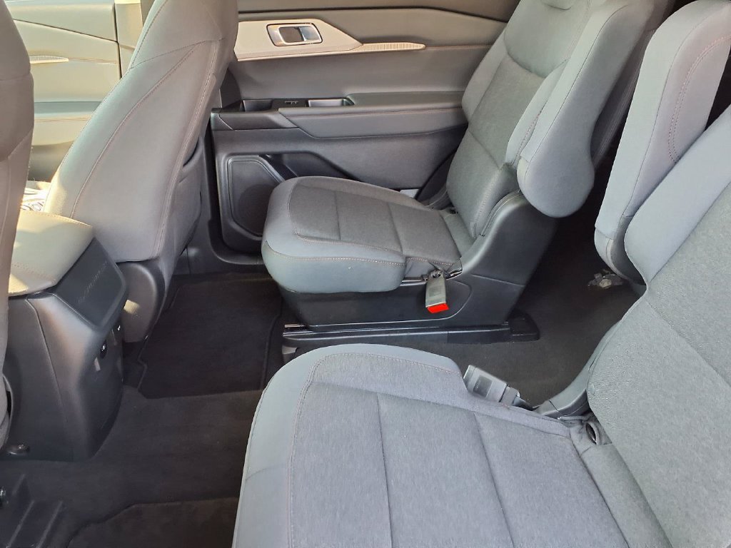 Used 2026 Ford Explorer Active RWD image 12