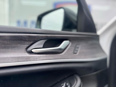 Used 2023 Jeep Grand Cherokee Base image 34