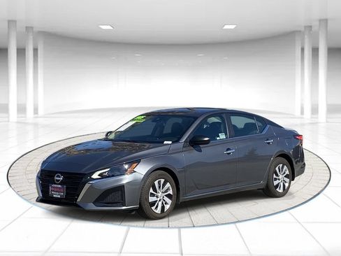 Certified 2025 Nissan Altima 2.5 S FWD image 1