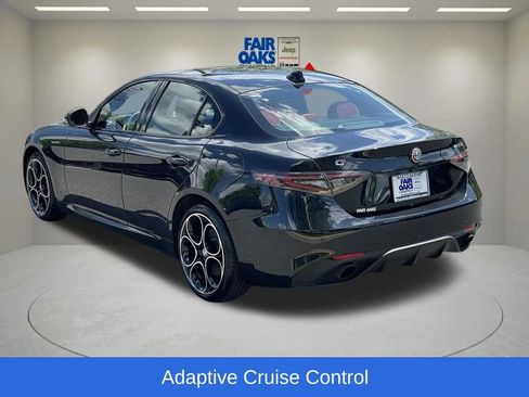 Used 2024 Alfa Romeo Giulia Veloce AWD/4WD image 9