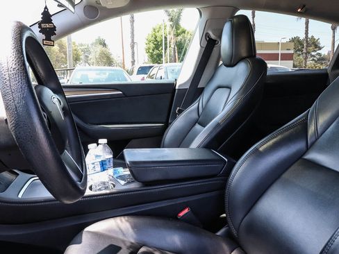 Used 2023 Tesla Model Y 2WD image 22
