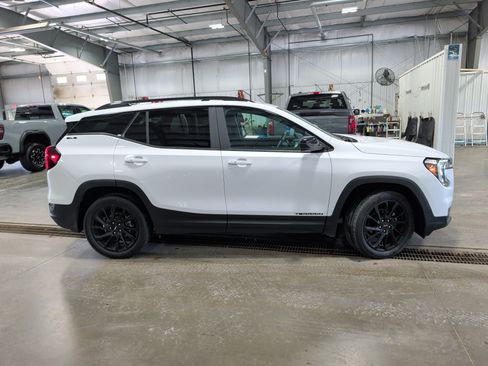 Used 2023 GMC Terrain SLE w/ Elevation Edition AWD/4WD image 2