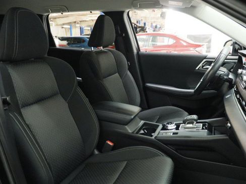 Used 2024 Mitsubishi Outlander ES FWD image 23