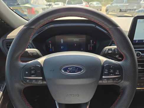 Used 2024 Ford Escape ST-Line AWD/4WD image 10