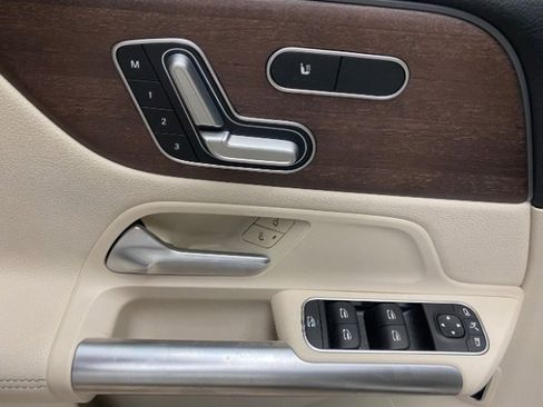 Used 2023 Mercedes-Benz GLA 250 4MATIC w/ Premium Package image 21