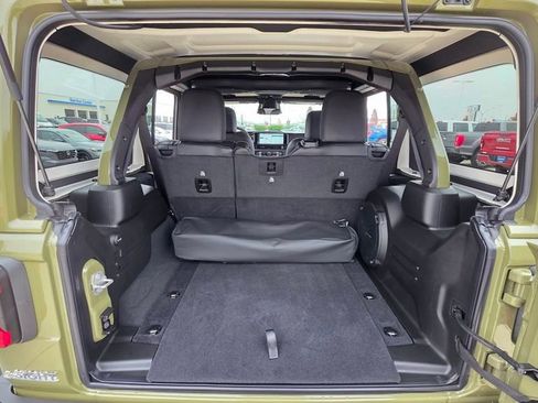 New 2026 Jeep Wrangler Unlimited Rubicon AWD/4WD image 16