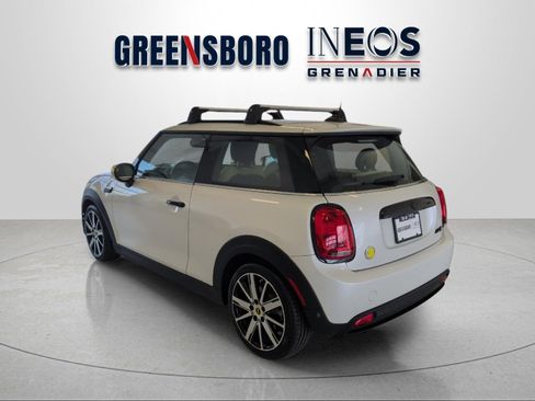 Used 2023 MINI Cooper SE FWD image 3