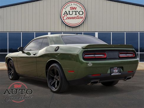 Used 2019 Dodge Challenger SXT image 5