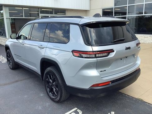 Certified 2024 Jeep Grand Cherokee L Laredo image 8