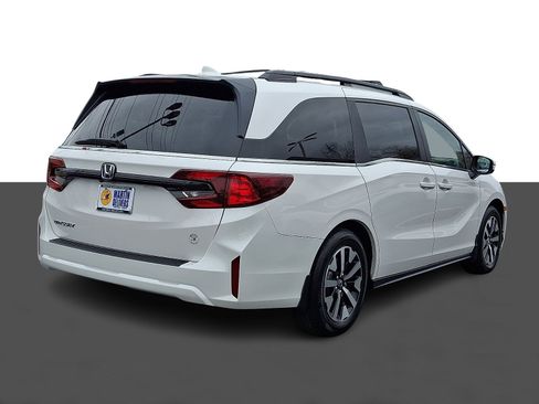 Certified 2026 Honda Odyssey EX-L image 6