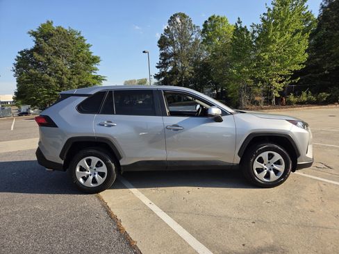 Used 2022 Toyota RAV4 LE image 5