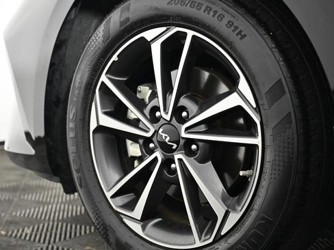 Used 2022 Kia Forte LXS w/ LXS Technology Package image 28