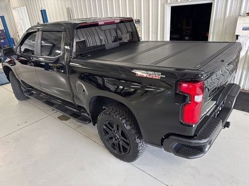 Used 2022 Chevrolet Silverado 1500 LT Trail Boss w/ Convenience Package II image 3