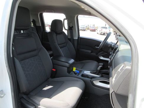 Used 2025 Nissan Frontier SV w/ SV Convenience Package RWD image 21