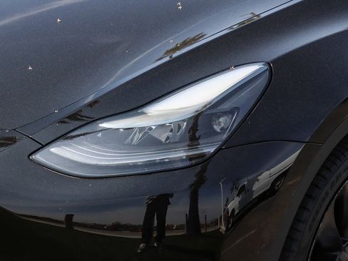 Used 2022 Tesla Model Y Performance image 2