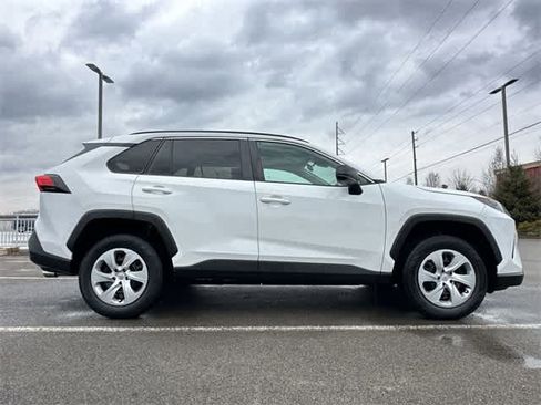 Used 2021 Toyota RAV4 LE image 3