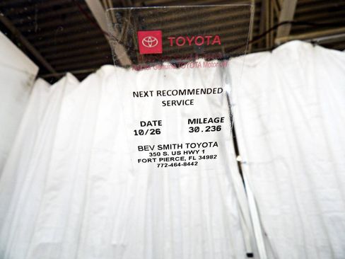 Used 2025 Toyota Corolla LE FWD image 18